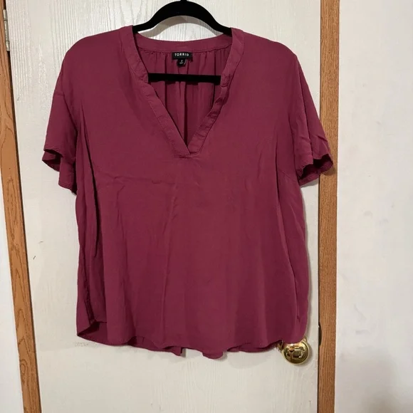 Torrid Flutter Sleeve Top – Size 0 - Picture 3 of 6